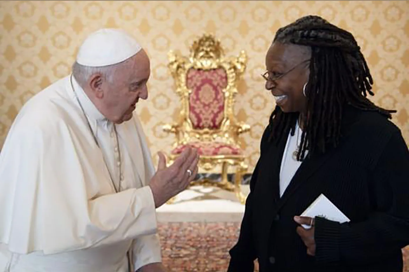 Whoopi Goldberg ha proposto al Papa di recitare in ‘Sister Act 3′