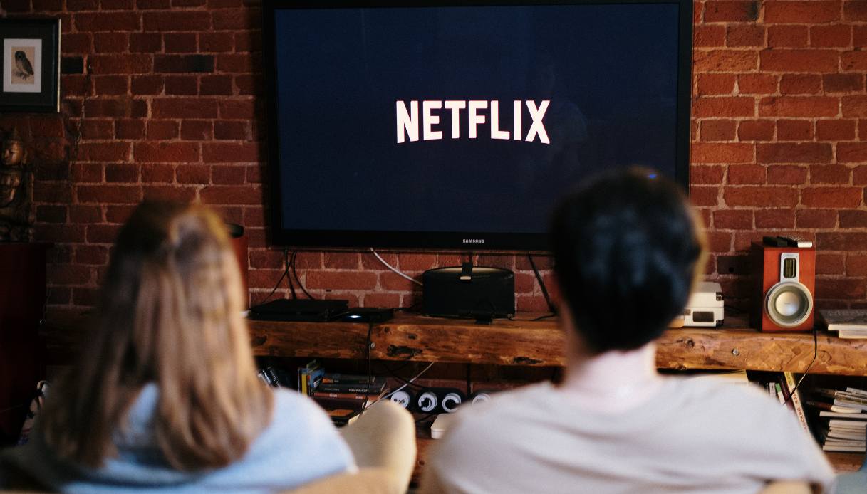 Disney+ attiva i nuovi piani tariffari, Netflix premierà il binge-watching