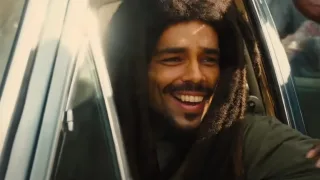 Kingsley Ben-Adir nel ruolo di Bob Marley