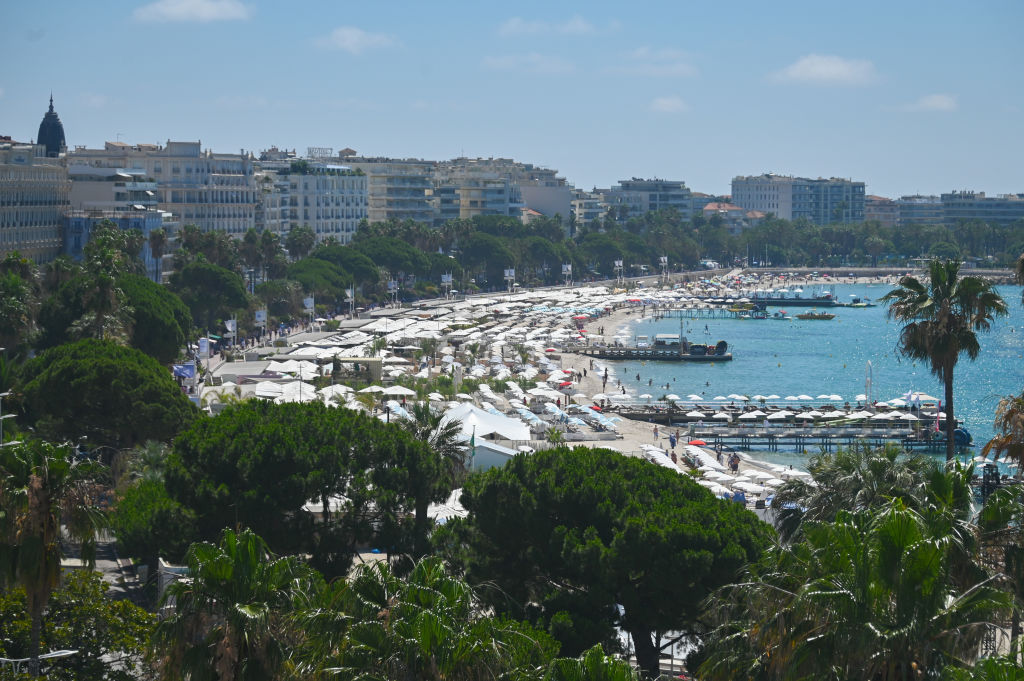 Allarme bomba a Cannes, sulla Croisette sgomberati i bagnanti